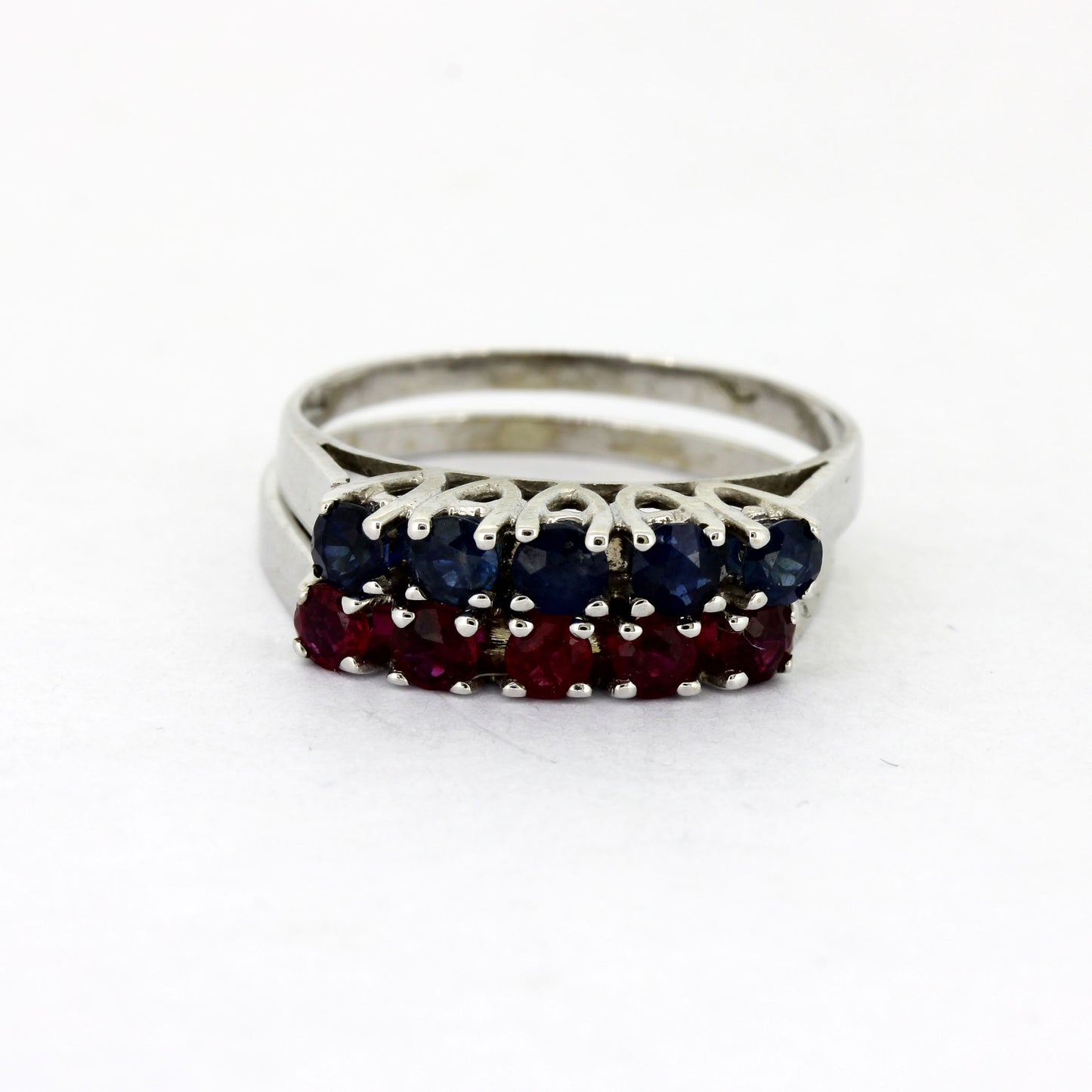 Zwei Ringe 585 Gold 14 kt Weißgold - Saphire & Rubine - Wert 540,-