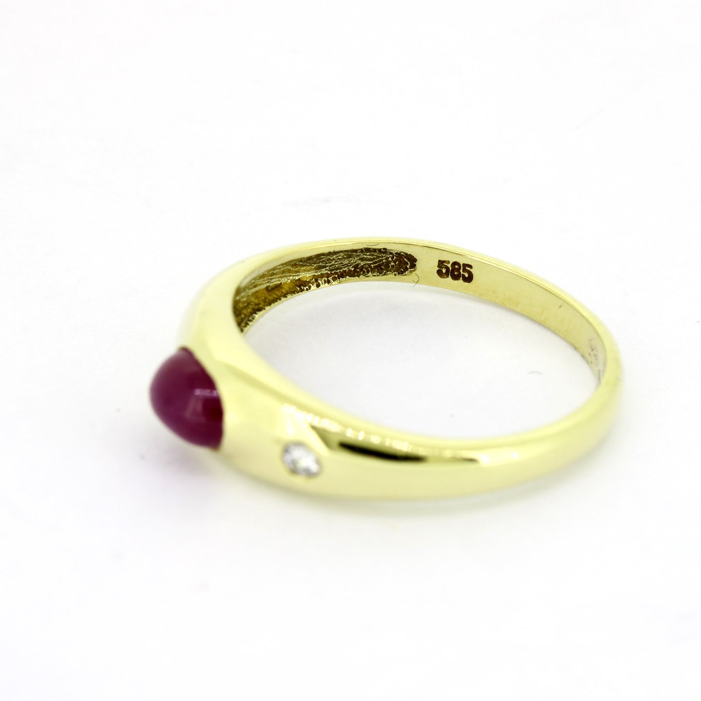 Ring 585 Gelbgold - 1 Rubin und 2 Brillanten ca. 0,06 ct H - SI - Wert 500,-