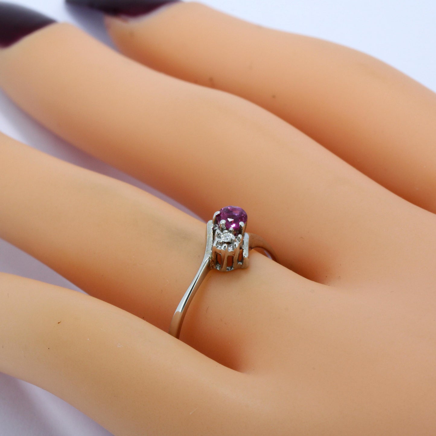 Ring 585 Gold 14 Kt mit Rubin und Diamant Wert 150,-