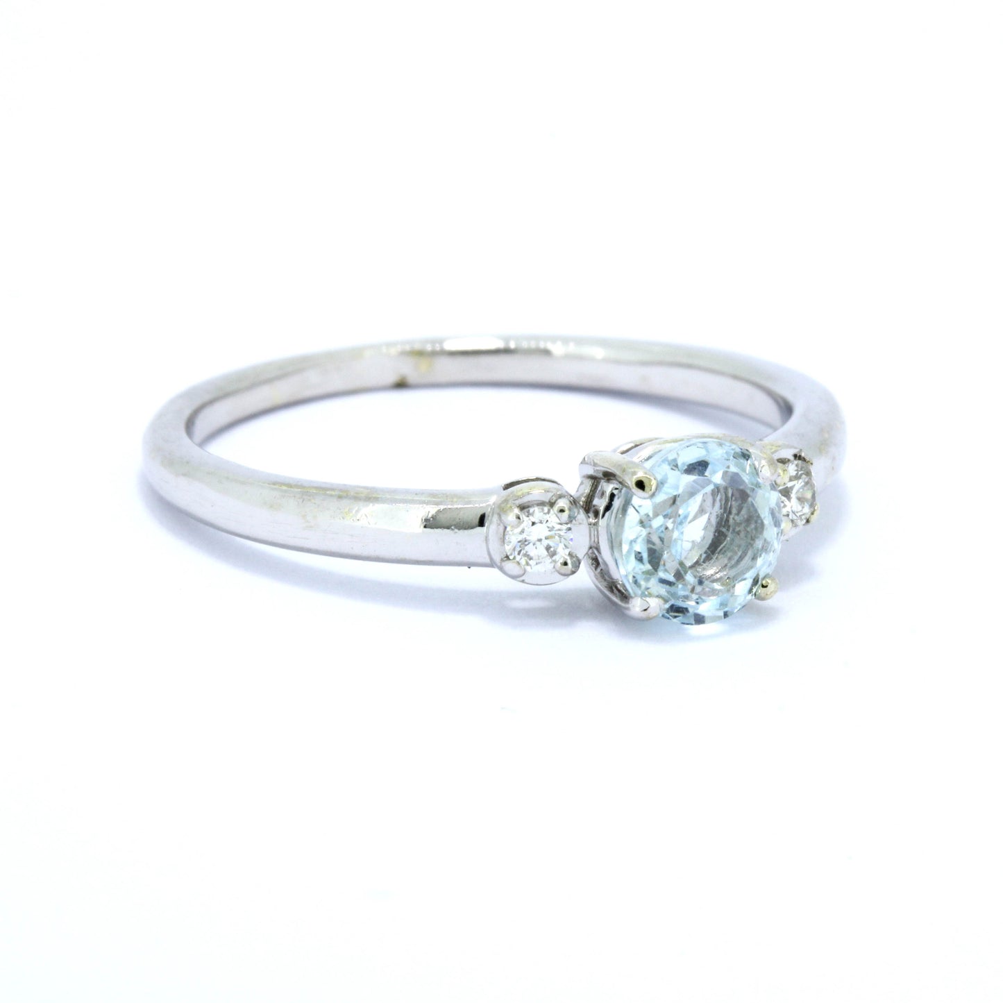 Ring 375 Gold 9 Kt mit Blautopas und Brillanten 0,04 ct Wert 190,-