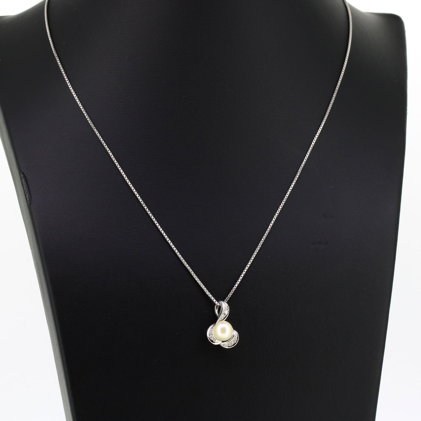 Kette mit Anhänger 585 Gold 14 Karat Weißgold Süßwasserperle, Diamanten 42 cm