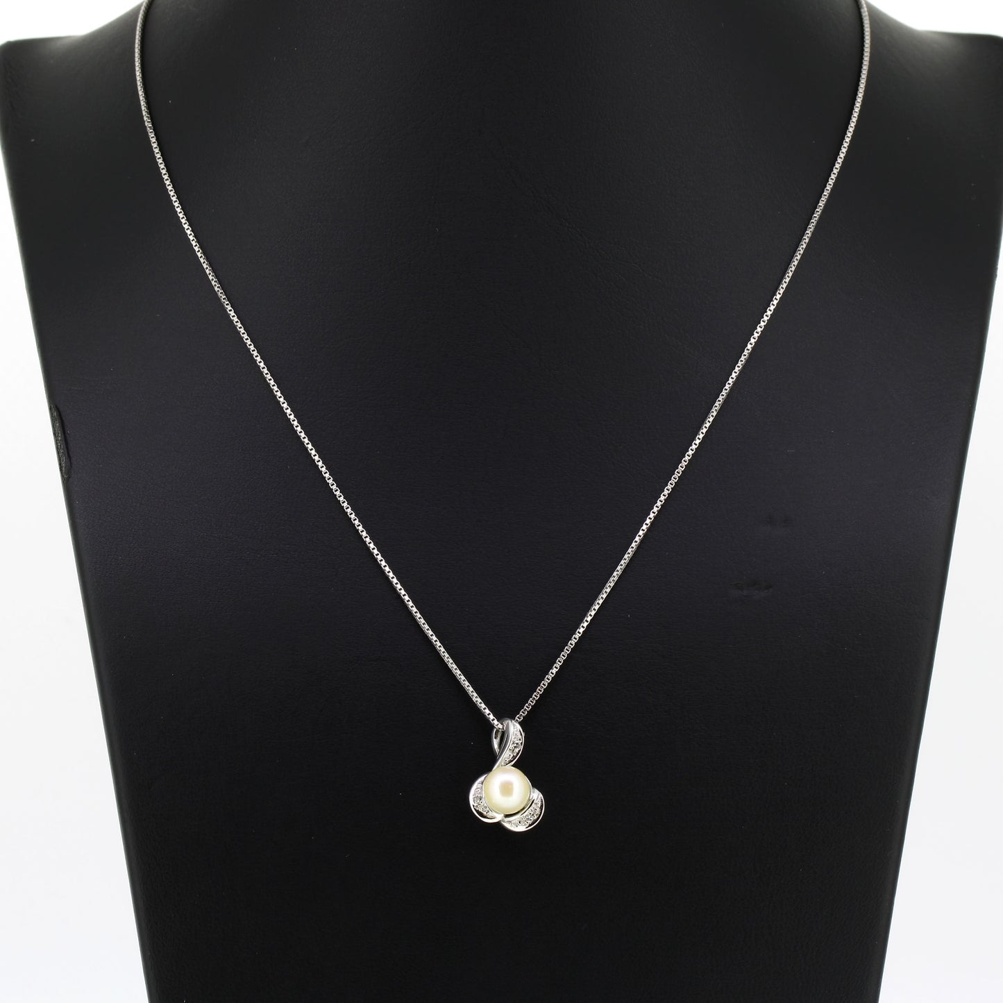 Kette mit Anhänger 585 Gold 14 Karat Weißgold Süßwasserperle, Diamanten 42 cm