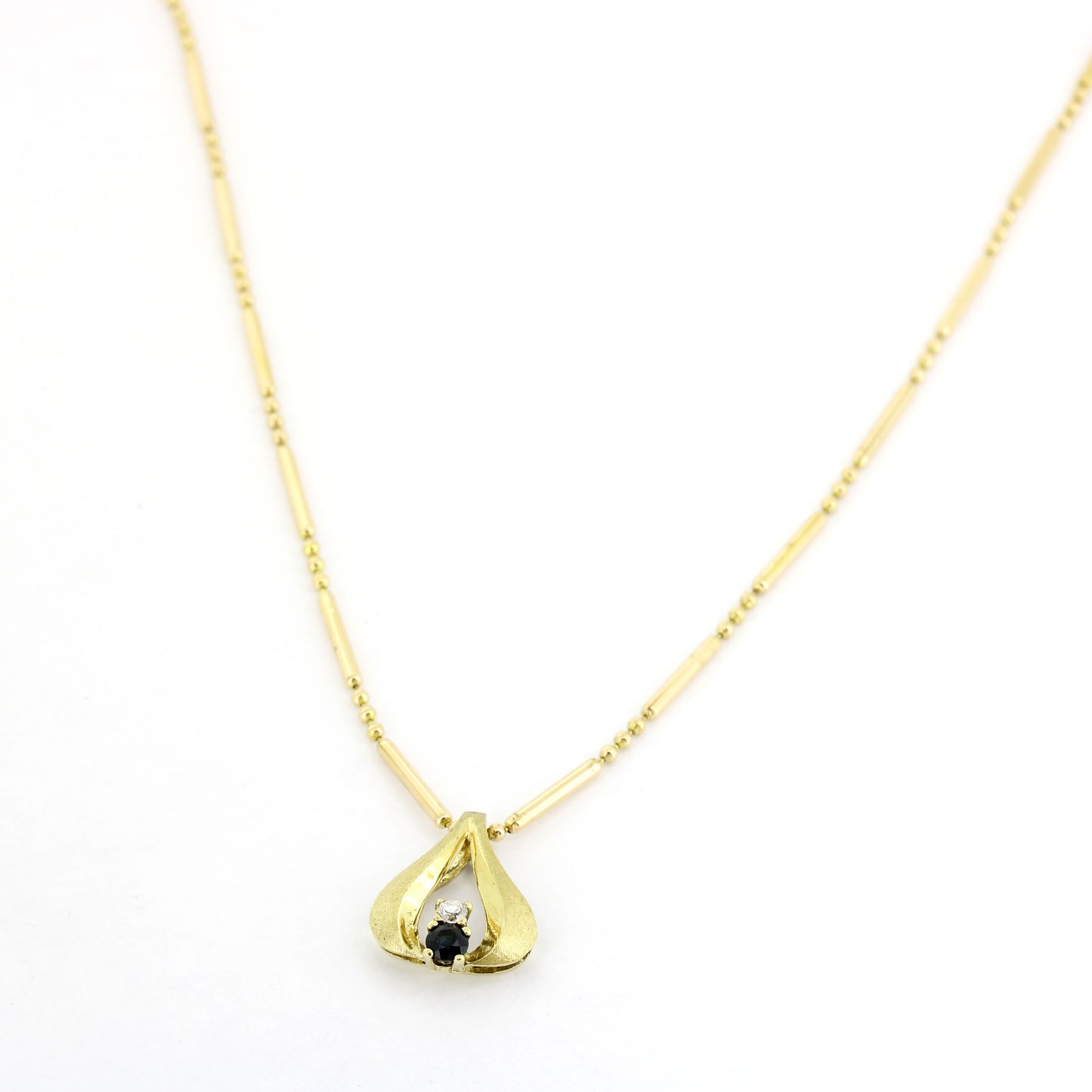 Kette mit Anhänger - 333 & 585 Gelbgold - Saphir & Zirkonia - Wert 780,-