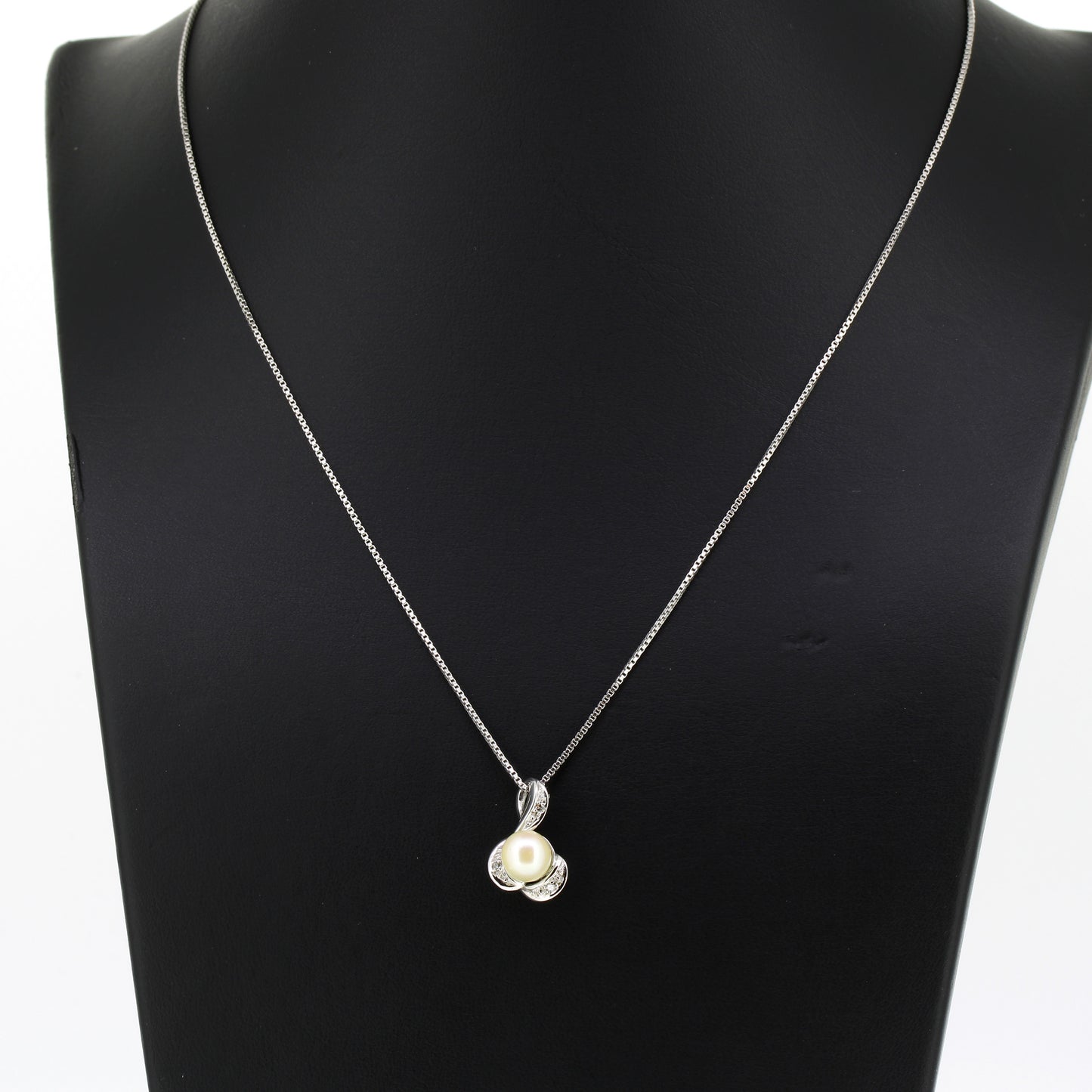 Kette mit Anhänger 585 Gold 14 Karat Weißgold Süßwasserperle, Diamanten 42 cm