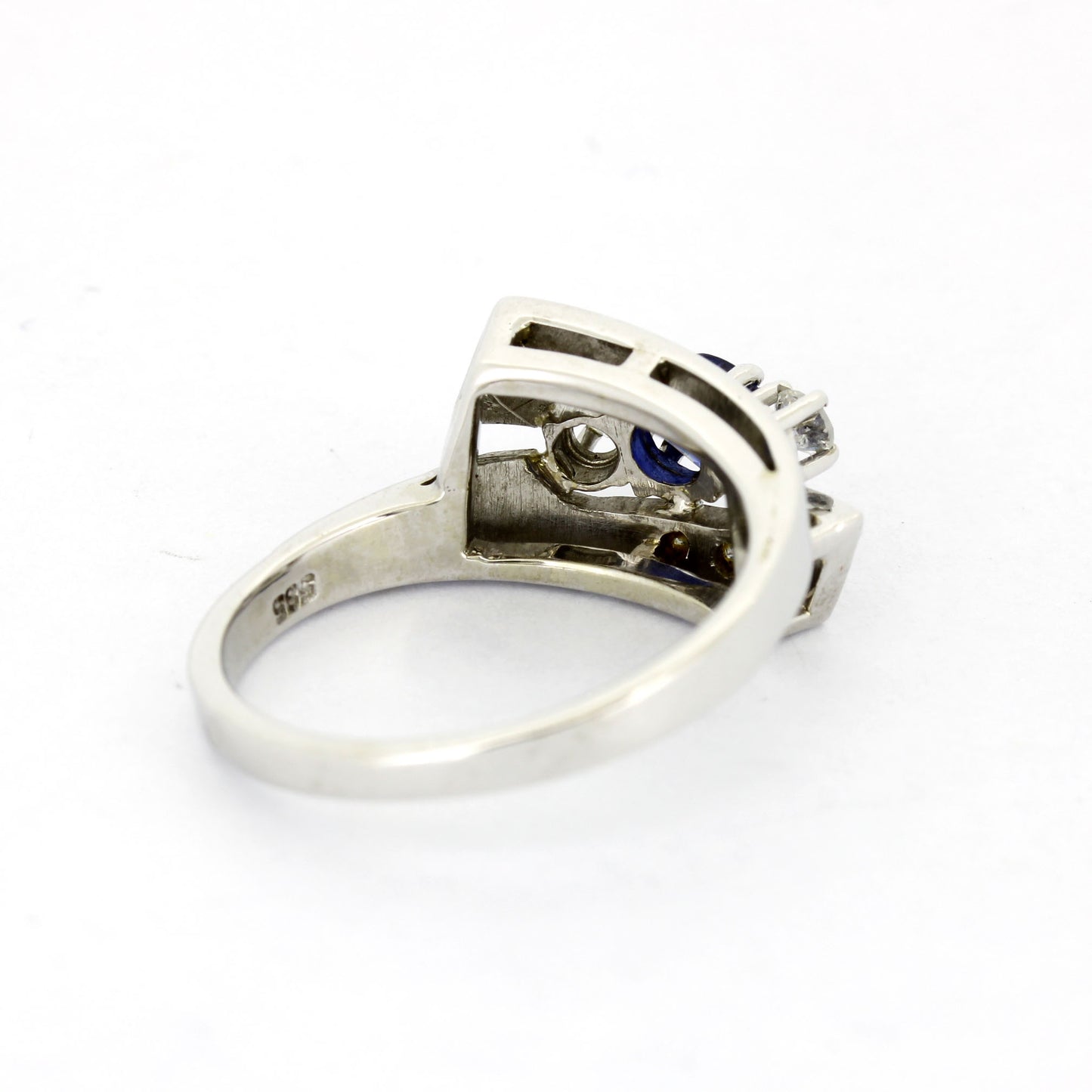 Saphir Ring 585 Weißgold 14 Kt - 6 kleine Diamanten - Wert 800,-